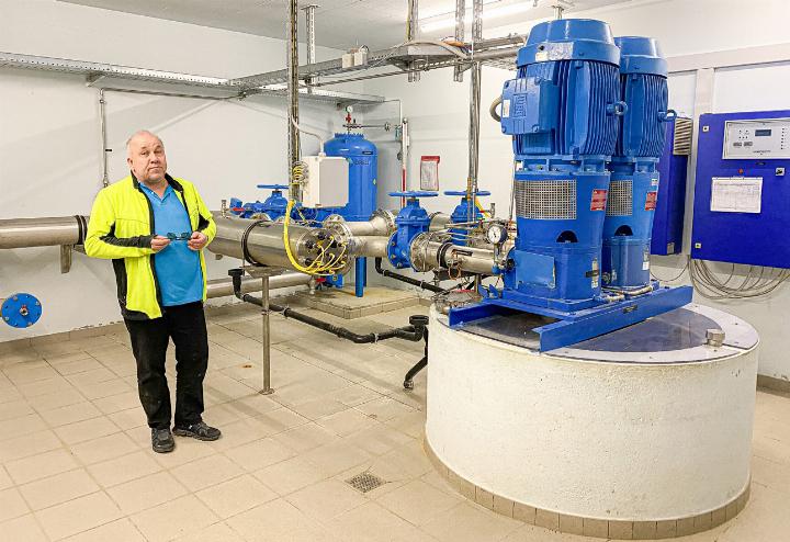 Brunnmeister Michael Tschudin im Grundwasserpumpwerk Häspech in Lausen. Bilder Willi Wenger