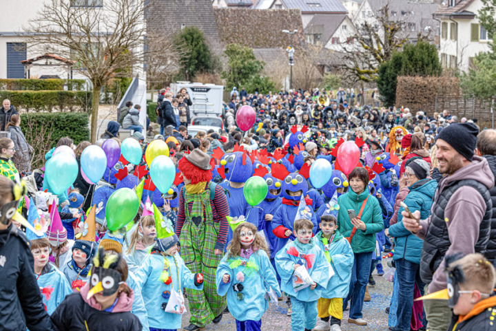 Schülerinnen und Schüler aus sieben Gemeinden zogen durch Oberdorf.