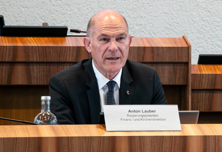 Vorerst ist Finanzdirektor Anton Lauber («Mitte») aus der Schusslinie: Ein Vorstoss, der ihm das BLKB-Dossier entziehen wollte, wurde wegen fast geschlossener Ablehnung der bürgerlichen für nicht dringlich erklärt.Bild zvg