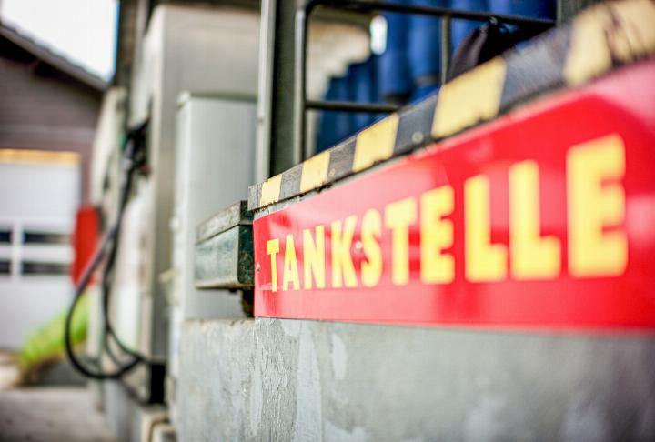 Die kleine Tankstelle der Nebiker AG in Sissach kann derzeit vergleichsweise günstige Preise anbieten.
Bild David Thommen