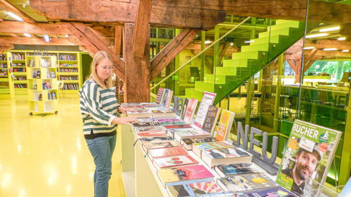 Rebekka Dillier leitet die Umstellung auf das neue System. Bild Elmar Gächter