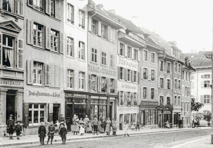 Die «Schützenstube» an der gewerbereichen Rathausstrasse, 1907. Bilder zvg