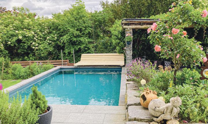 Naturnahe Pools sind eine Stärke des Liestaler Unternehmens. Bild zvg