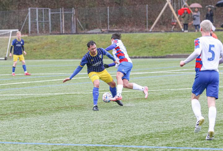 Innenverteidiger David Spescha schaltet sich gegen Birsfelden auch aktiv ins Aufbauspiel ein. Bild Archiv vs
