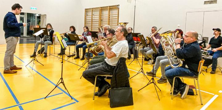 Der Musikverein Itingen umrahmte die «Gmäini» und dort im Speziellen auch die Totenehrung. Bild Willi Wenger