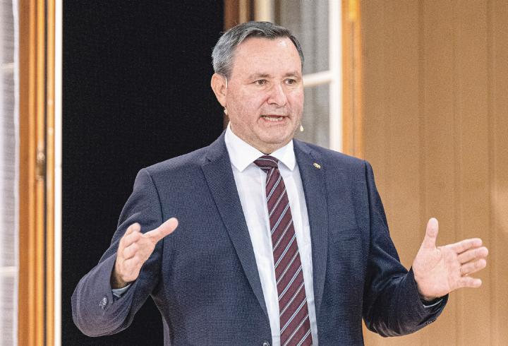 Verlangt vom Bundesrat ein einheitliches Vorgehen
in der Sicherheitspolitik: Werner Salzmann.
Bild zvg Verlangt vom Bundesrat ein einheitliches Vorgehen
in der Sicherheitspolitik: Werner Salzmann.
Bild zvg
