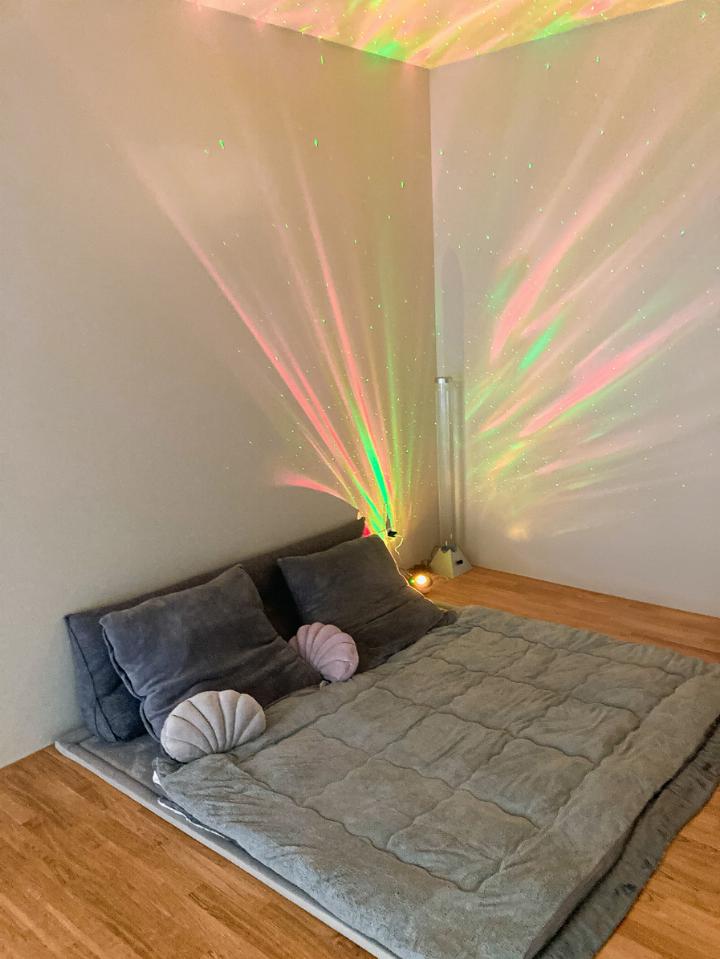 Im Ruheraum können sich die Jugendlichen bei beruhigendem Licht zurückziehen.