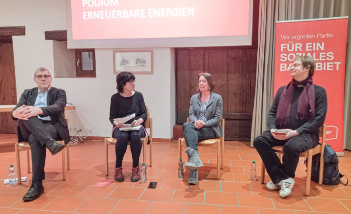 Eric Nussbaumer, Annemarie Spinnler, Rita Kobler und Chaim Howald im Jakobshof in Sissach (von links). Bild Janis Erne