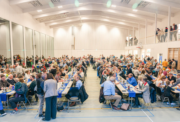 Grosszügige Fensterfront, Galerie und helles Interieur prägen die neue Halle. Bild zvg / Roger Grieder Grosszügige Fensterfront, Galerie und helles Interieur prägen die neue Halle. Bild zvg / Roger Grieder