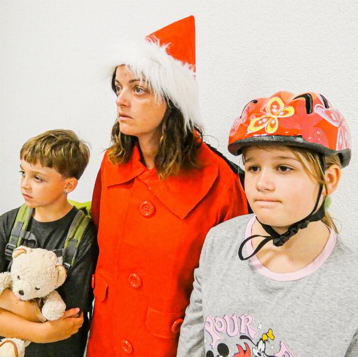 Das Sandmännchen mit Noé und Nina bei einer Probe.
Bild zvg