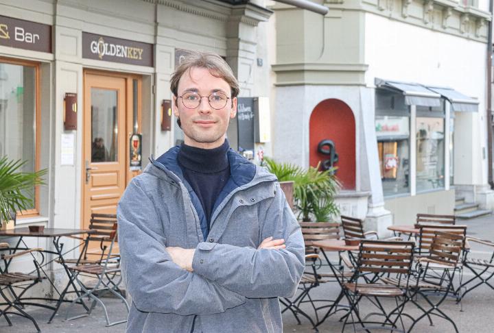 Jonas Sulzer (25): «Die sicherste Technologie, um einen Menschen zu identifizieren, ist aktuell immer noch die analoge Plastikkarte.» Bild Timo Wüthrich