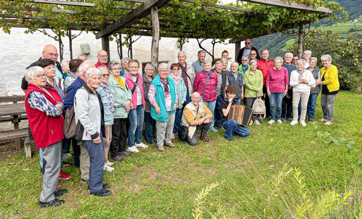 Gruppenbild vor dem Haidenhof. Bilder Team Schwarz