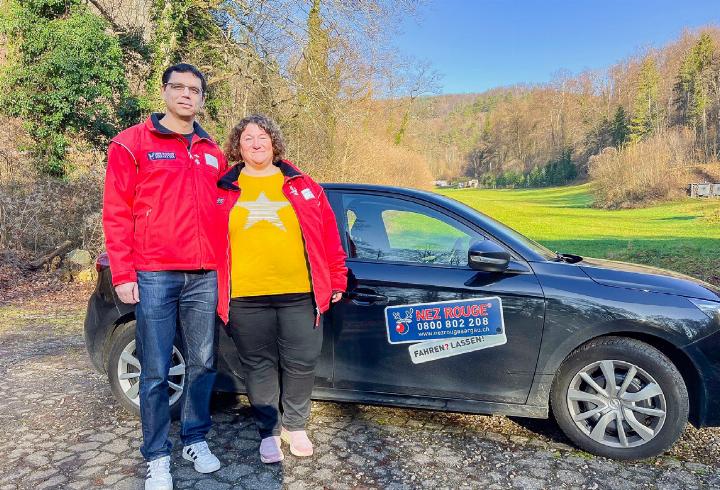 Karin Schenker und Markus Baumann fahren für «Nez Rouge beider Basel/ Schwarzbubenland».
Bild Brigitte Keller Karin Schenker und Markus Baumann fahren für «Nez Rouge beider Basel/ Schwarzbubenland».
Bild Brigitte Keller
