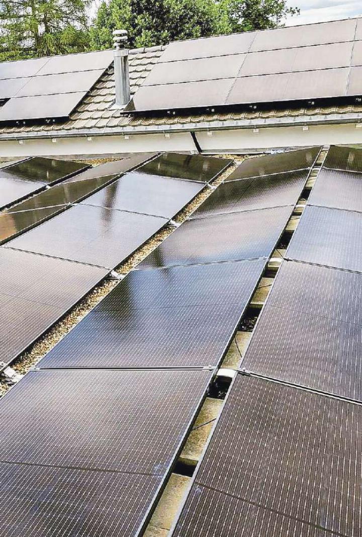 Das neue Dekret zum Energiegesetz enthält unter anderem eine Photovoltaik-Pfl icht bei Neubauten – es wird bekämpft. Bild zvg Das neue Dekret zum Energiegesetz enthält unter anderem eine Photovoltaik-Pfl icht bei Neubauten – es wird bekämpft. Bild zvg