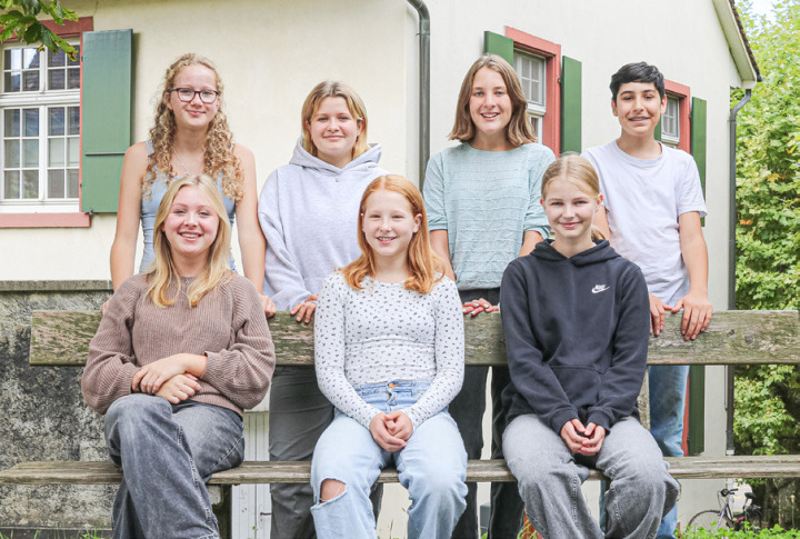 Das OK «Junge Meinung» (von links): Melissa, Leandra, Maëlle, Danilo, Lia R., Lia E., Linda. Es fehlen Silas und Dorottya. Bild Carolina Mazacek