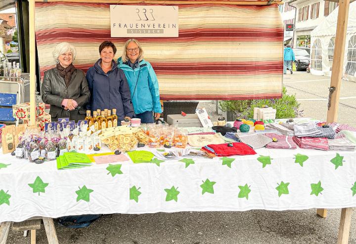 Am Stand werden Gegenstände für den täglichen Gebrauch sowie Mitbringsel und Geschenke verkauft.
Bild zvg