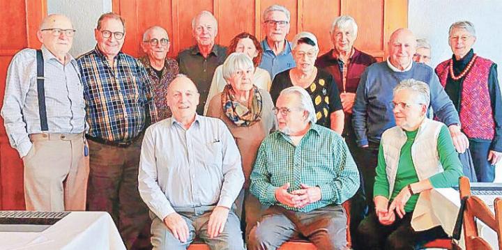 Die ehemaligen Schulfreunde freuten sich über das Wiedersehen. Bild zvg