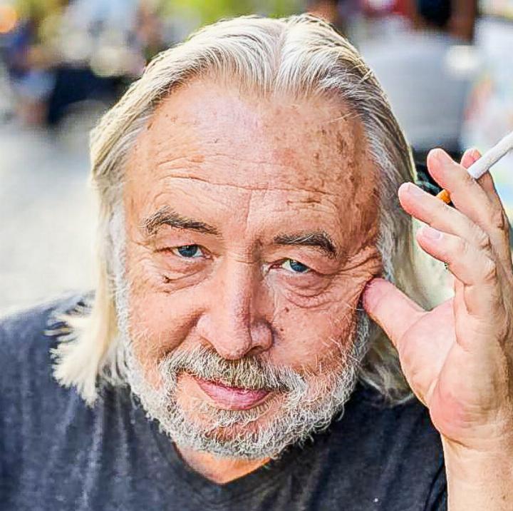 Künstler und Schriftsteller Patrick Roos präsentiert teils freche Texte, vorzugsweise im Dialog mit Schauspielerin Regula Grauwiller. Bilder zvg