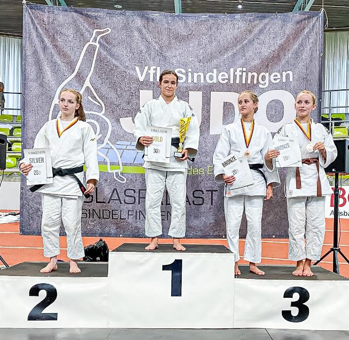 Celina Carraça, Sport-Gymnasium-Absolventin aus Lausen, siegte in Sindelfingen in der U21-Kategorie bis 48 Kilogramm. Bild zvg
