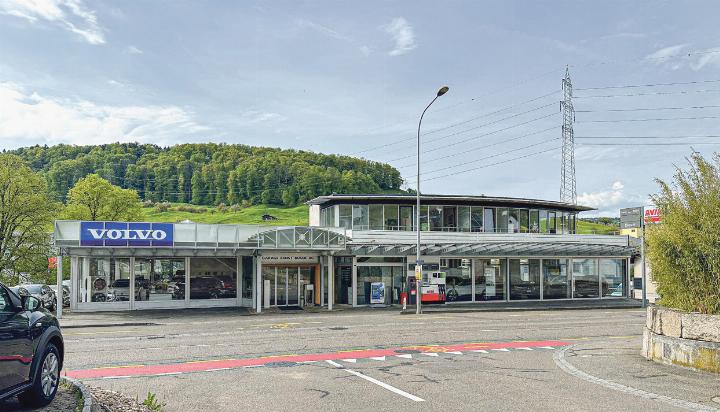 Die Garage Buser AG – im Bild die Niederlassung in Ormalingen – ist offi zielle Vertreterin der Marken Volvo, Renault und Dacia. Bild zvg