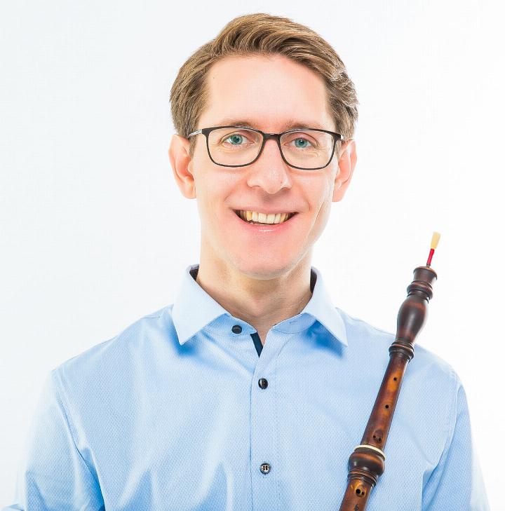 Johannes Knoll leitet das Ensemble und spielt Barockoboe. Bild zvg