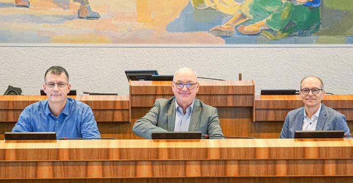 Yves C. Zimmermann, Regierungsrat Isaac Reber und Christoph Plattner (von links) orientierten zum revidierten Energiegesetz. Bild Tobias Gfeller Yves C. Zimmermann, Regierungsrat Isaac Reber und Christoph Plattner (von links) orientierten zum revidierten Energiegesetz. Bild Tobias Gfeller