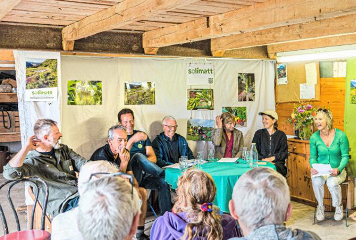 Die pro-Seite traf sich am runden tisch, um über biodiversität und Zusammenarbeit zu reden. Bild zvg