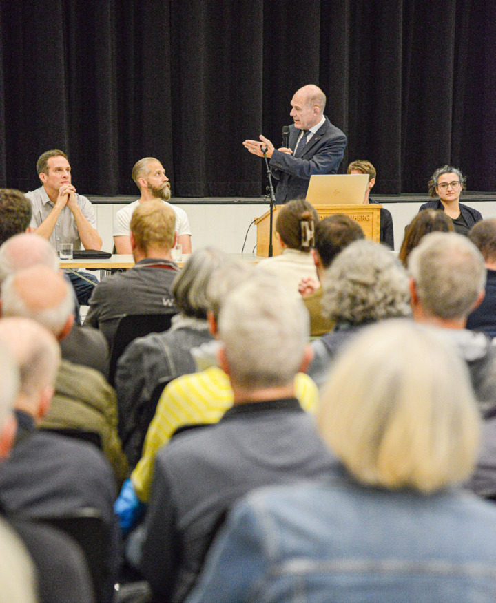 Finanzdirektor Anton Lauber wies auf die Wichtigkeit der Mitwirkung hin. Bild ch.