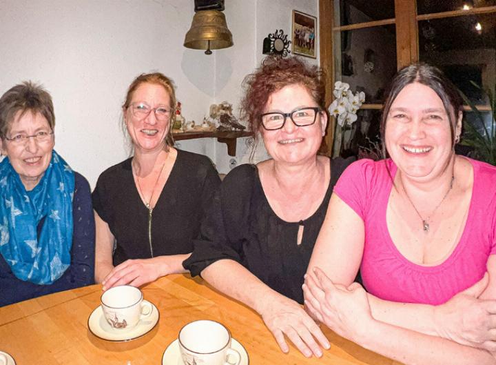 Die letzte Besprechung vor der Feier am Sonntag. Von links nach rechts: 
Sonja Degen (Präsidentin), Nina Schulze, Barbara Nyarko, Angi Gass.
Bild Brigitte Keller