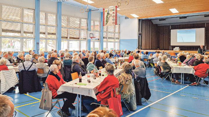 Das abenteuerliche Erlebnis, das Roger Harr vortrug, hielt die Versammlung in Atem und sorgte für grosse Spannung.
Bild zvg