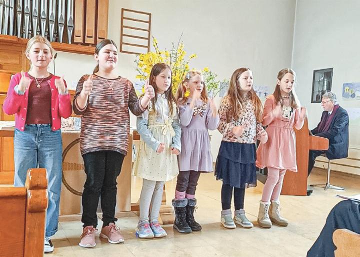 Der mehrstimmige Gesang der sechs Mädchen erfüllte die ganze Kirche. Bild zvg
