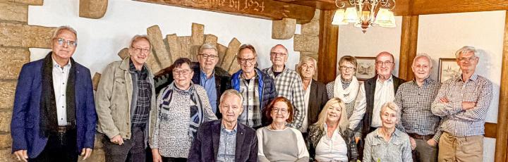 Ehemalige Klassenkameraden haben sich zum Mittagessen getroffen.
Bild zvg