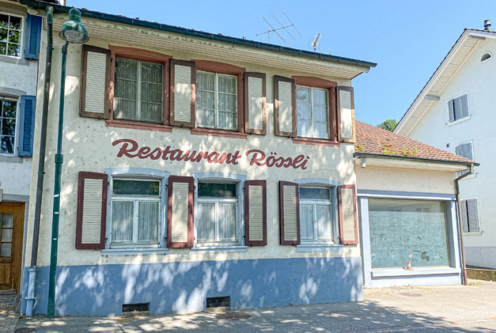 Nach dem Ja zum Nachtragskredit kann die Sanierung des «Rössli» an der Ziefner Hauptstrasse im Herbst fortgesetzt werden. Bild Willi Wenger