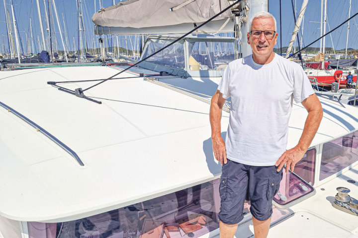 Noch im Hafen: Jo Krebs unterstützt einen Weltumsegler auf einer Etappe mit dessen Katamaran. Bilder zvg