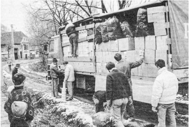 Ein Nikodemus-Lastwagen in einem rumänischen Dorf im Jahr 1992. Bild zvg Ein Nikodemus-Lastwagen in einem rumänischen Dorf im Jahr 1992. Bild zvg