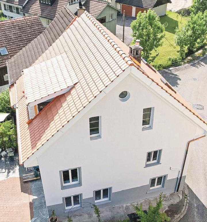 Es lohnt sich besonders, über eine Dachsanierung nachzudenken. Bild zvg