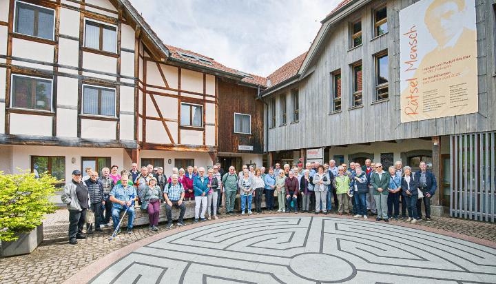 Die Seniorinnen und Senioren genossen den Kaffeehalt im Rüttihubelbad bei Walkringen im Emmental. Bild zvg