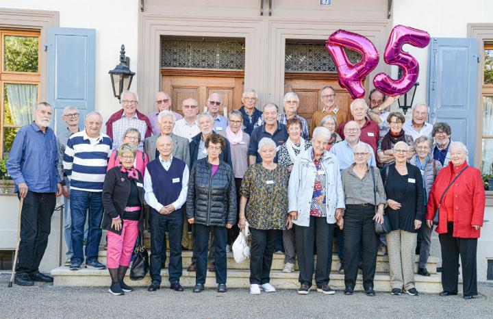 Die 80-jährigen Sissacherinnen und Sissacher kamen anlässlich des Gemeindejubiläums zusammen … Bild ch.