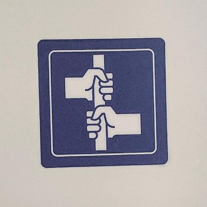 Der Autor/Fotograf/Sprücheklopfer Lars Mazzucchelli (Seltisberg) wäre gerne Comiczeichner geworden, doch ist er zeichnerisch talentfrei. So fotografiert er Alltagssituationen, die ihm ins Auge stechen, und versieht sie mit einem treffenden Kommentar.