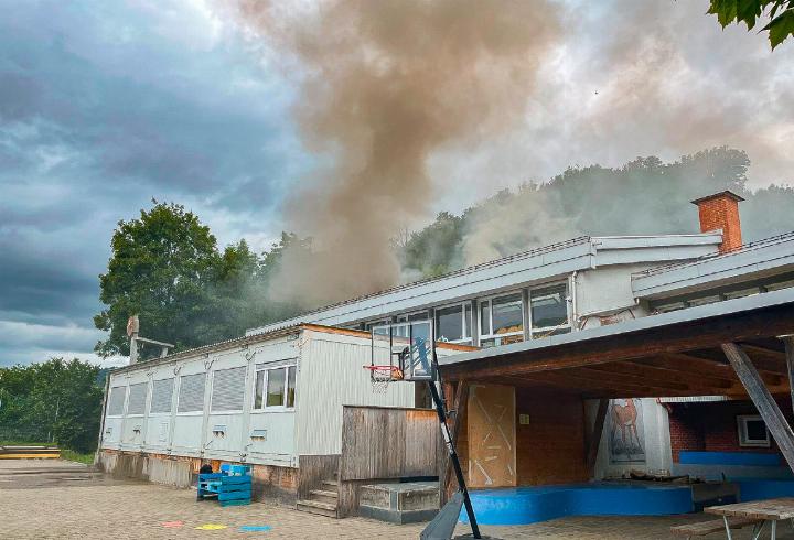 Dank des schnellen Eingreifens der Feuerwehr konnte sich der Brand nicht weiter ausbreiten.
Bild Polizei BL