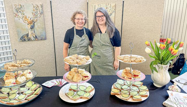 Das Forum lud in einem «Tea Corner» zum Verweilen ein. Angeboten wurden verschiedene Teesorten, belegte Brötchen und frische Scones.
Bilder Aline Grieder