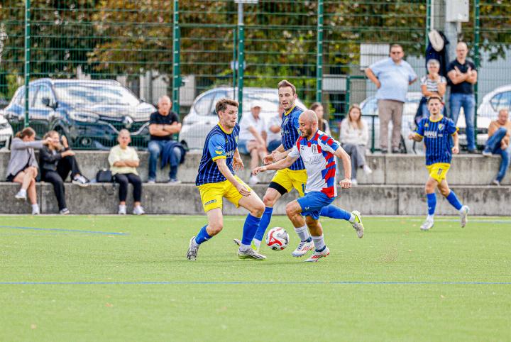 Mirco Schumacher erzielt einen Hattrick innert 10 Minuten. Bild Archiv vs