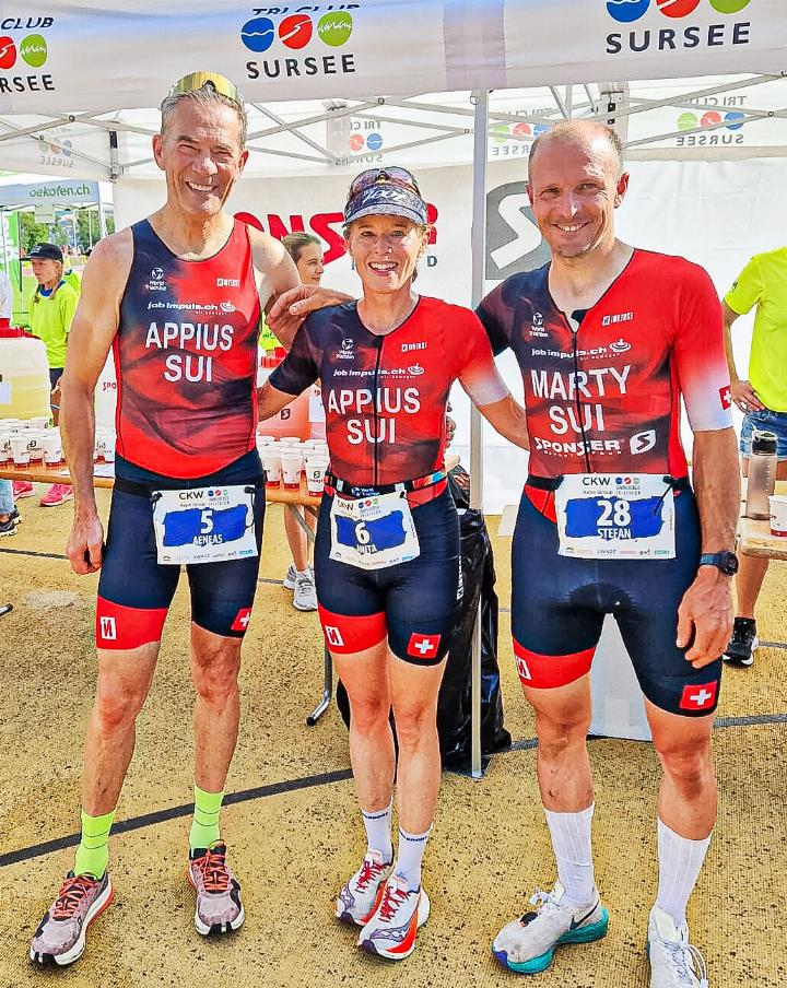 Aeneas (links) und Anita Appius mit Stefan Marty. Bild zvg