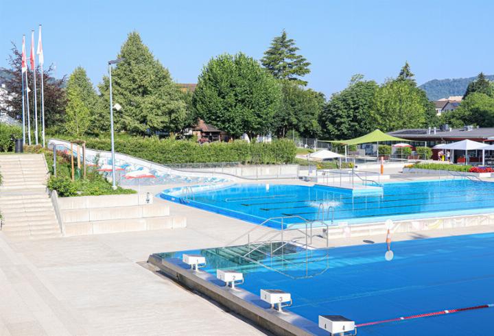 An der Party wird im Nichtschwimmerbecken gefeiert.
Bild Archiv vs