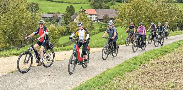 Gemeinsam unterwegs zu sein und die Natur zu geniessen, ist das Ziel dieser Ausflüge.
Bild zvg