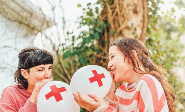 Freiwillige können beim Roten Kreuz 
Baselland Menschen jeden Alters zur Seite stehen.Bild zvg