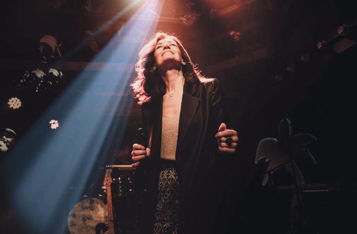 «Musik kann Leben retten», sagt Sina, die mit ihrem ersten Dialektalbum «Sina» 1994 den Durchbruch schaffte. Bilder zvg / Tabea Hüberli