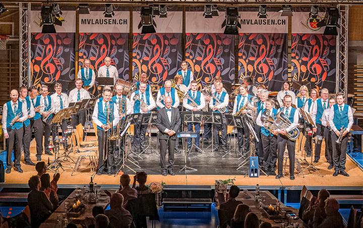 Die Musikverein Lausen an der «Brasszination» – noch in der alten Uniform. Bild zvg