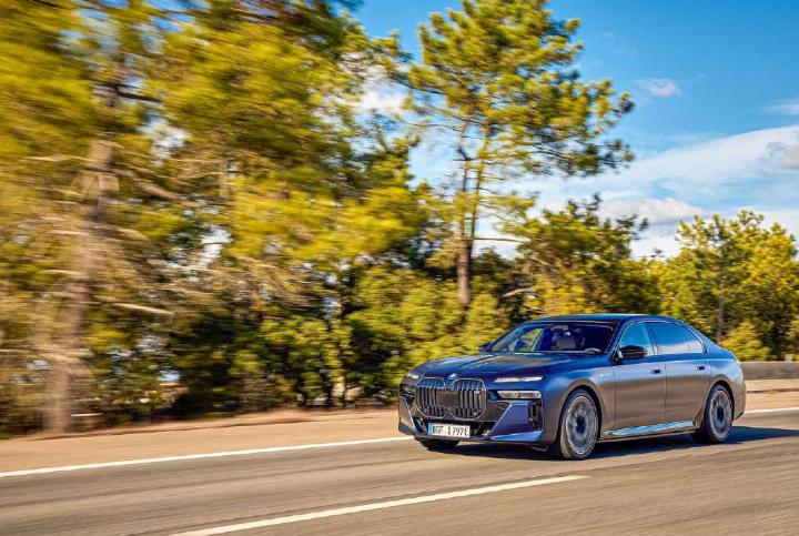 Der BMW i7 vereint laut Hersteller «elektrische Performance mit multisensorischem Entertainment zu einem unvergesslichen Fahrerlebnis». Bild zvg / Pressebild BMW
