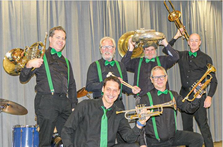 Sandro Oldani, Ernesto Gloor, Claude Plattner und Urs Bieri (hinten, von links) sowie Oliver Huber und Urban Bauknecht (vorne, von links) sind «Blechsalat».
Bild zvg